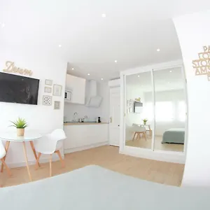 https://new-central-studio-torremolinos.hotelsinnerja.org